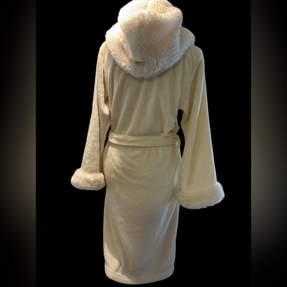 Pottery Barn super soft plush robe - Picture 4 of 7
